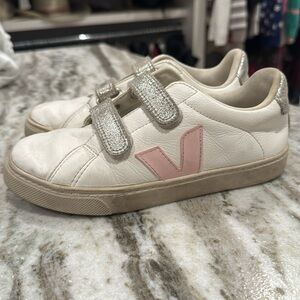 Girls Veja sneakers size 4 US or EUR 35